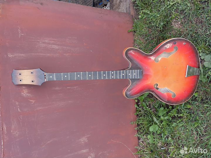 Советская бас гитара