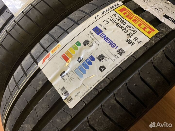 Pirelli P Zero PZ4 L.S. 275/35 R20 и 245/40 R20