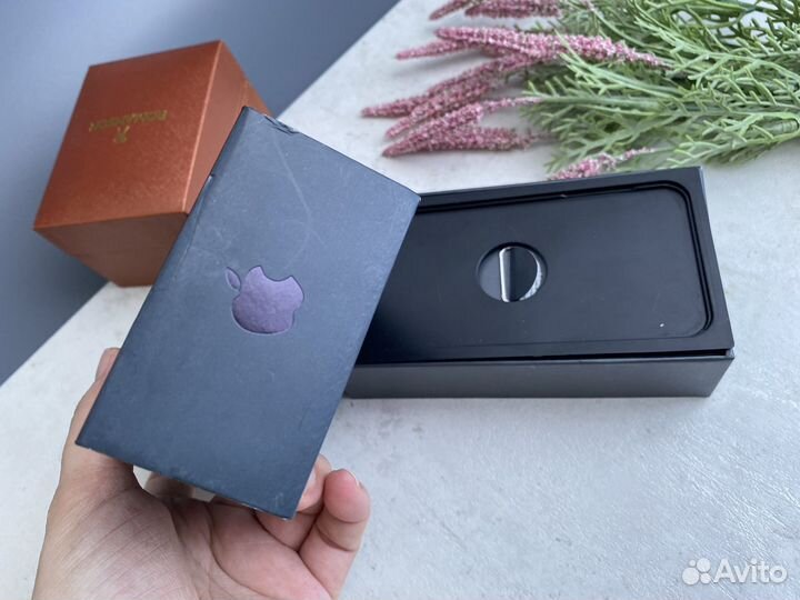 Коробка от iPhone