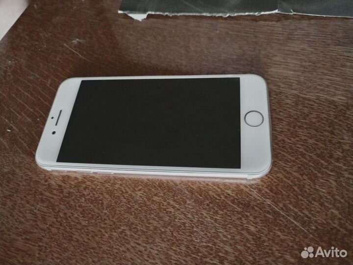 Телефон iPhone 7