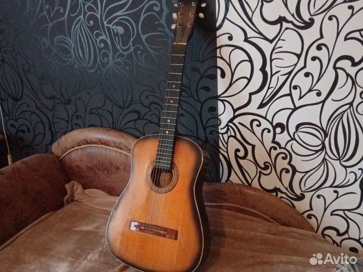 Акустическая гитара