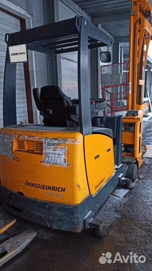 Узкопроходный штабелер