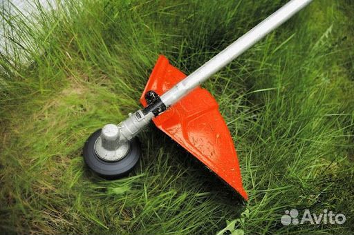 Покос травы триммером