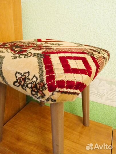 Табурет маленький, ручная работа, винтаж,крепкий