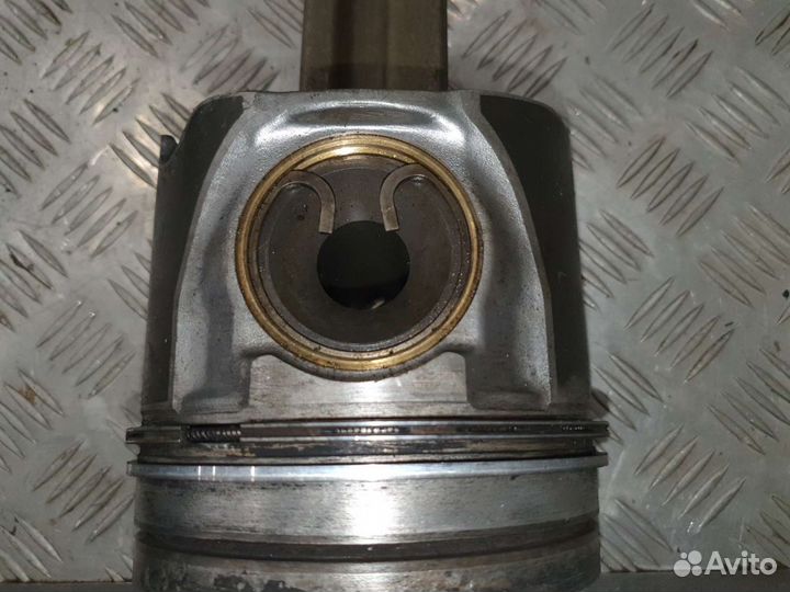 Шатун поршень OM501 R54103 б/у для Mercedes Actros