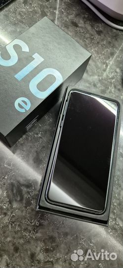 Samsung Galaxy S10e, 6/128 ГБ