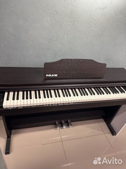 NUX WK 400 Цифровое фортепиано (для обучения)