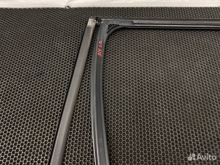 Уплотнитель стекла задний правый Bmw X5 F15 N57D30