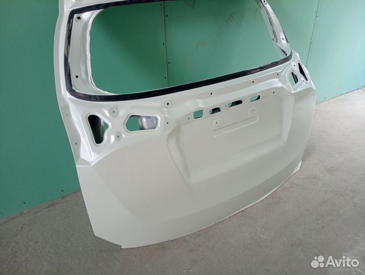 Крышка багажника Toyota Rav 4. 40