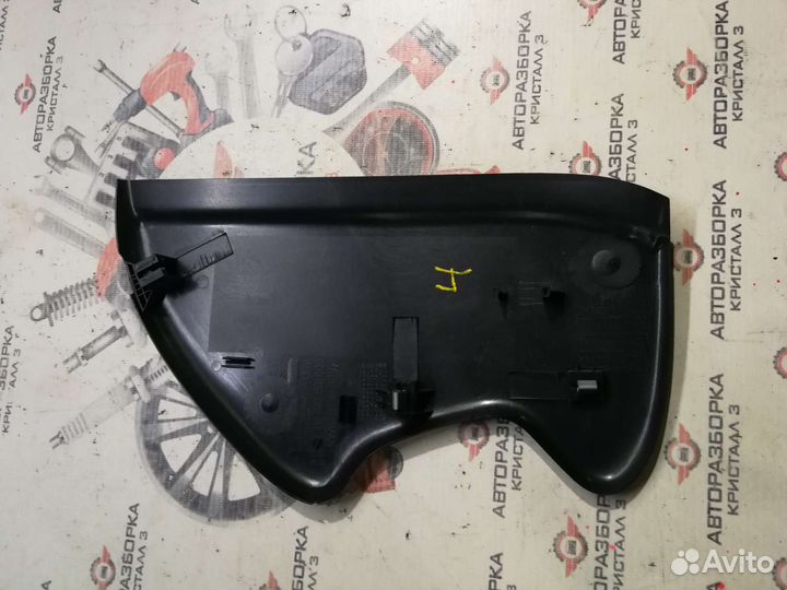 Правая крышка блока предохранителей Ауди А4 Б5