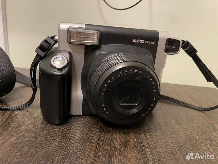 Фотоаппарат мгновенной печати instax wide 300