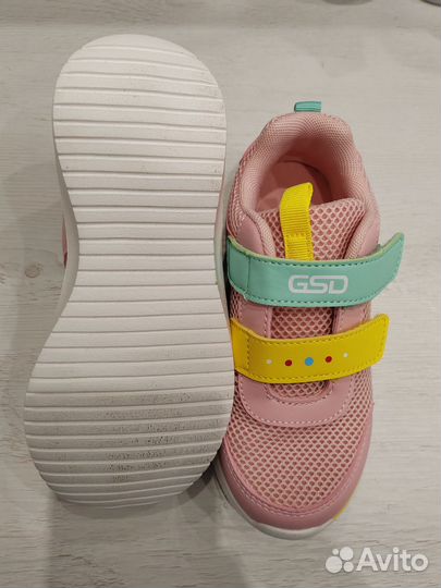Кроссовки для девочки