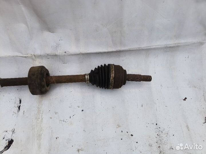 Привод передний правый Renault Logan