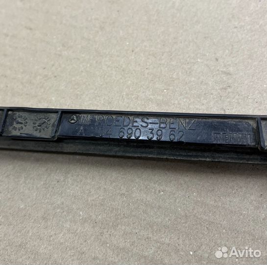 Уплотнитель внизу двери задней левой правой w204