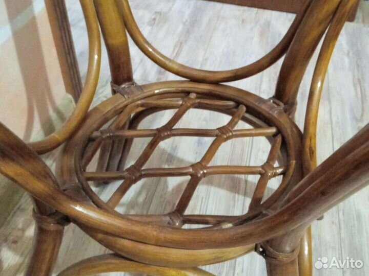 Стол кухонный стеклянный