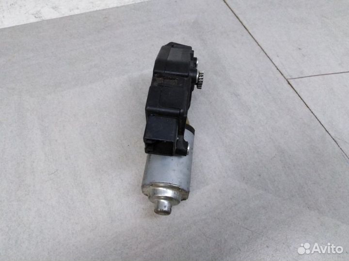 Моторчик люка Инфинити