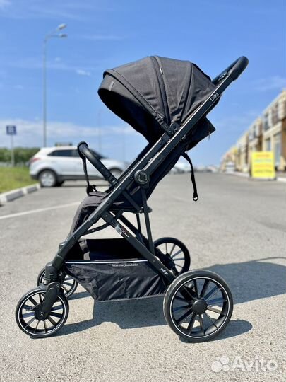 Коляска с перекидной ручкой черная