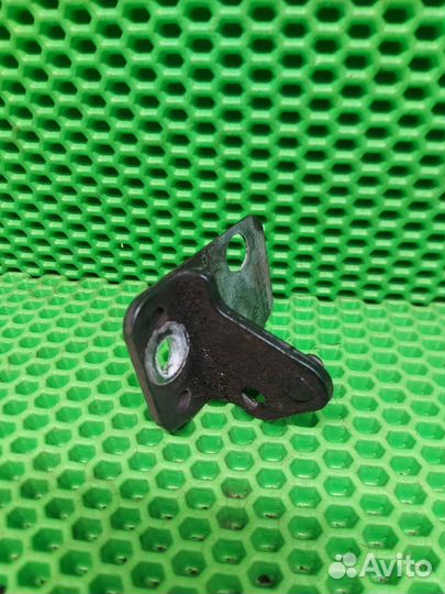 Петля двери нижняя передняя правая Audi Q7 S Line