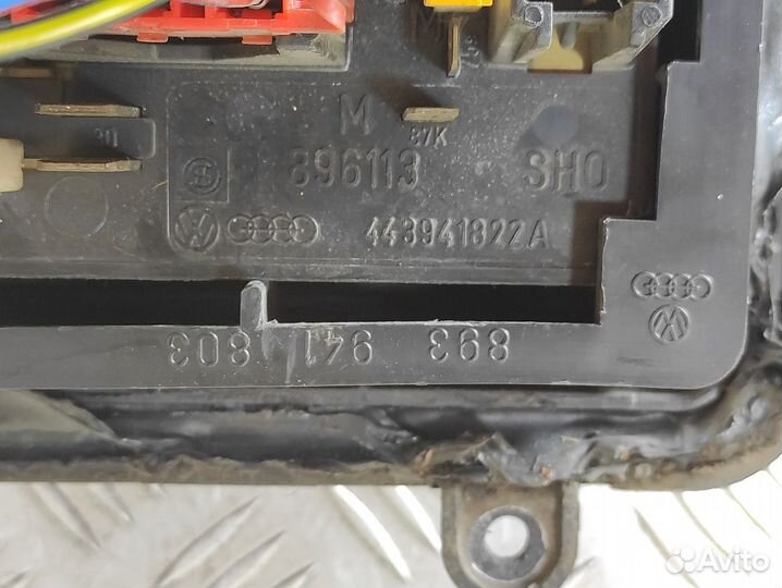 Блок предохранителей моторный Audi 80/90 1986 1991