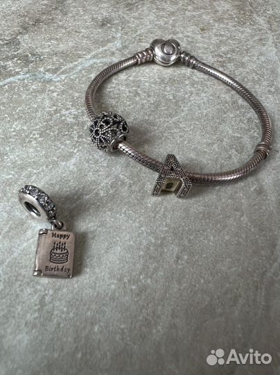 Браслет с шармами