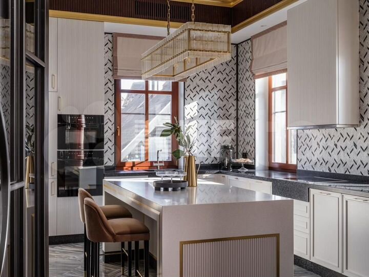 Дом 697 м² на участке 30,7 сот.