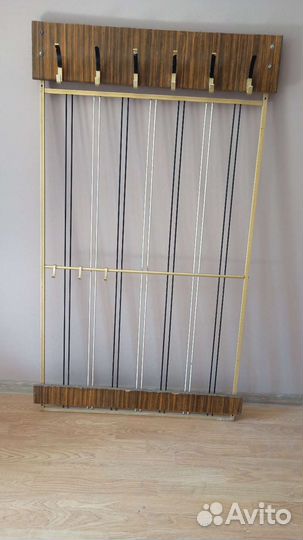 Вешалка для одежды настенная