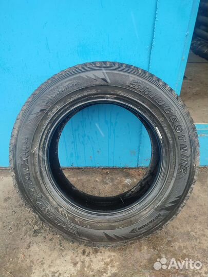 Bridgestone Blizzak DM-V1 215/70 R16