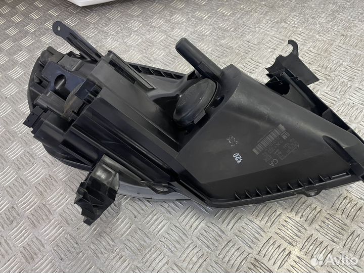 Фара левая Opel Zafira B