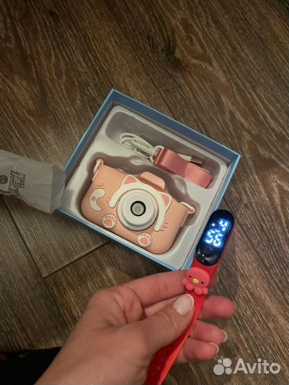 Детский фотоаппарат + часы