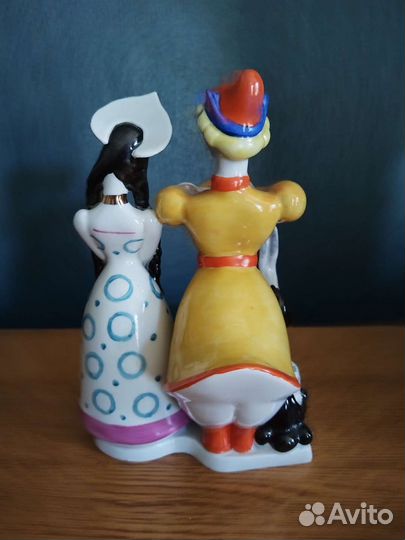 Фарфоровая статуэтка