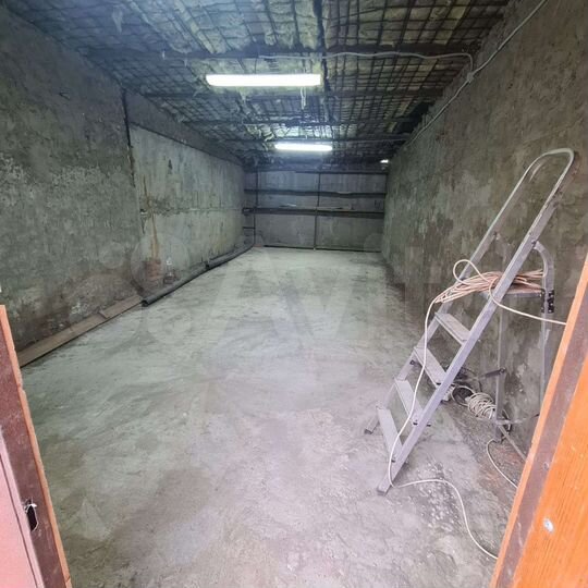 Гараж, > 30 м²