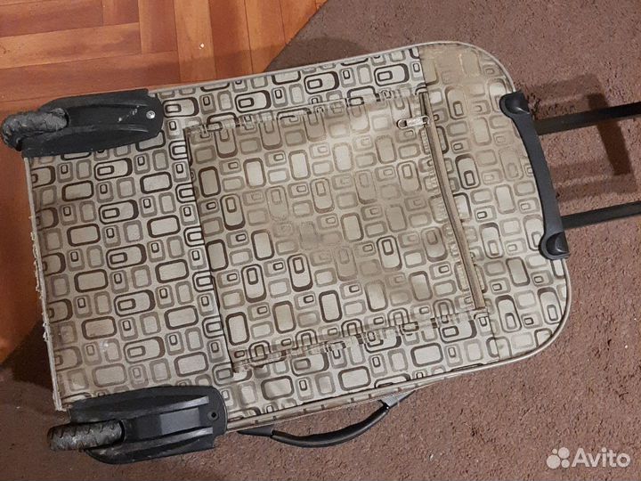 Чемодан на колесах большой