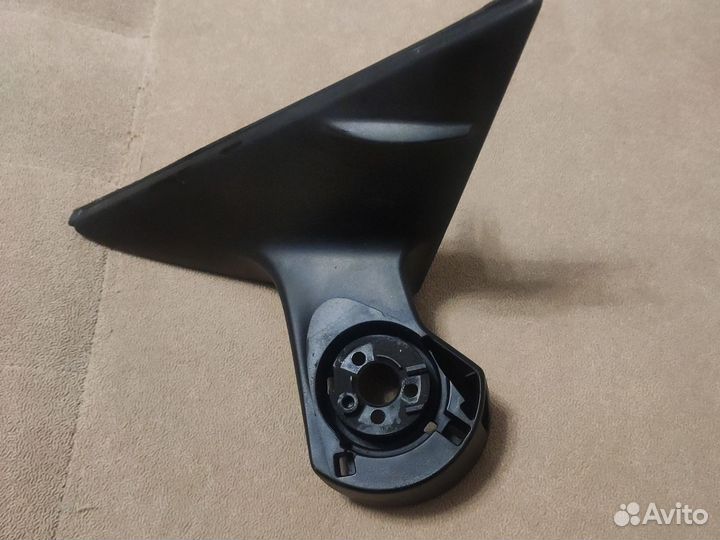 Кронштейн левого зеркала toyota camry v50