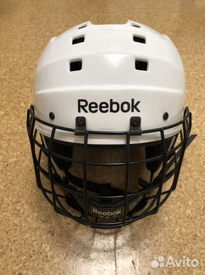 Хоккейный шлем