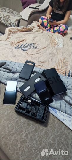 Samsung Galaxy S10, 8/128 ГБ