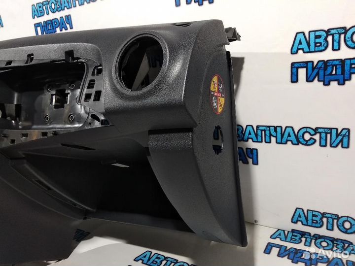 Торпедо Renault Sandero 2 681008413R