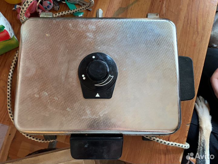 Вафельница 1990 года