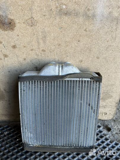 Радиатор отопителя Mitsubishi Carisma