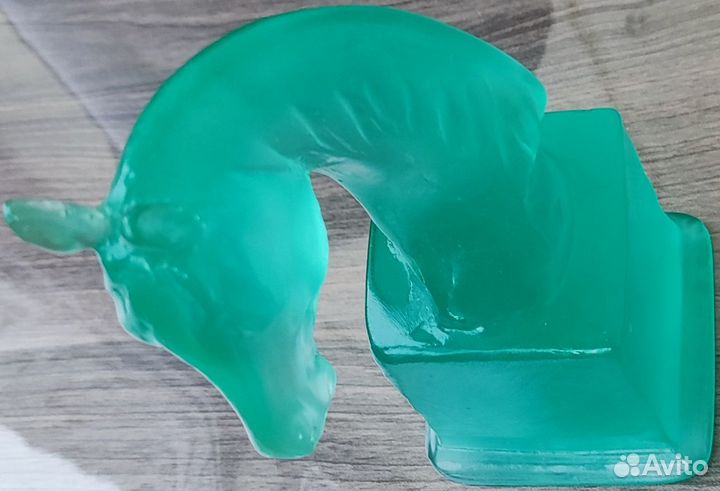 Бюст коня из воска