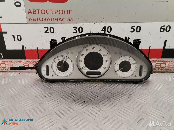 Щиток приборов (приборная панель) Mercedes-Benz