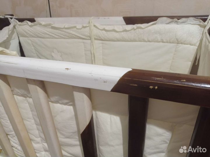 Детская кроватка с маятником