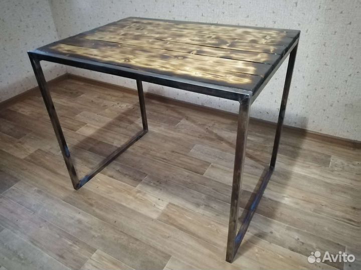 Стол с стульями