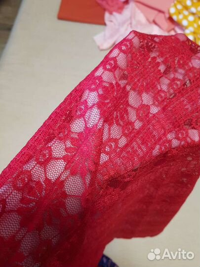 Отрез ткани гипюр