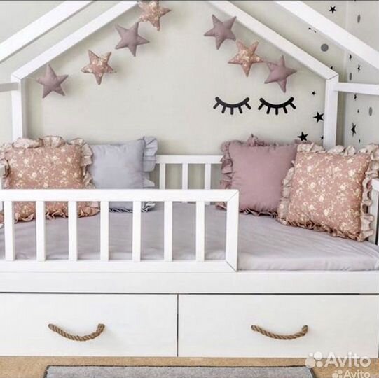 Детская кровать домик из массива дерева