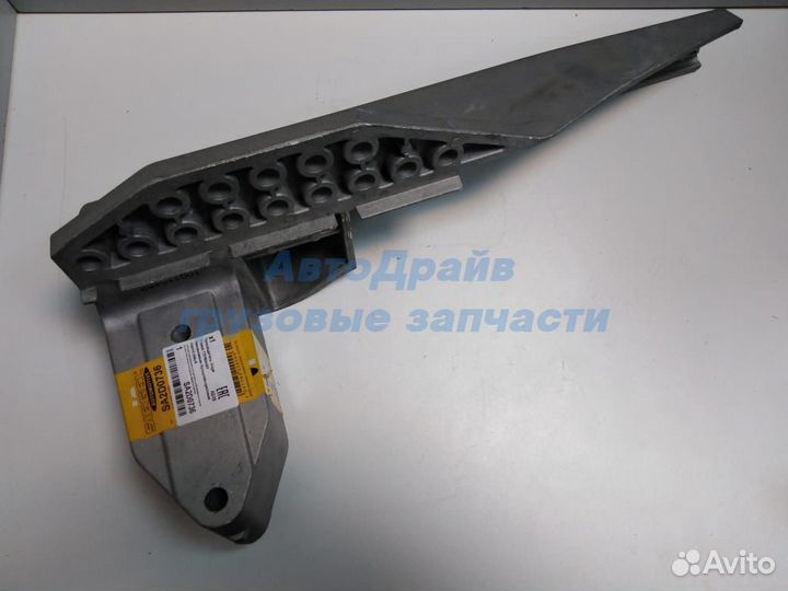 Крепление порога Мерседес Актрос