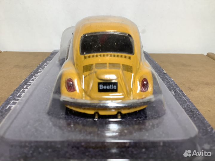 Модель автомобиля Volkswagen Beetle 1:43 деа