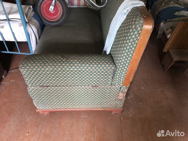 Диван с откидными валиками под восстановление