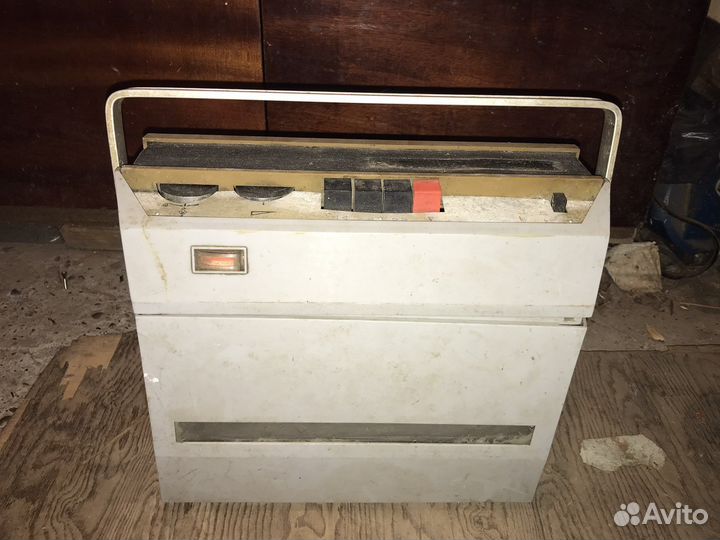 Портативный катушечный магнитофон 