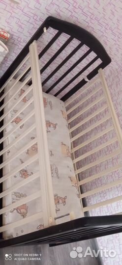 Детская кроватка с маятником