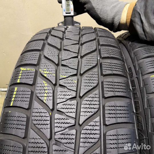 Bridgestone Blizzak LM-25 205/55 R17